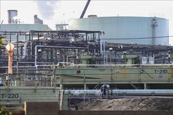 Mỹ sẽ nới lỏng trừng phạt để Chevron khai thác dầu mỏ ở Venezuela