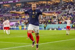 Pháp - Đan Mạch 2-1: Mbappe tỏa sáng bằng cú đúp