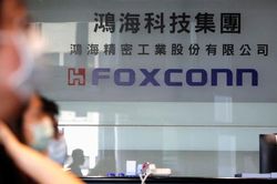 Foxconn thưởng tiền để níu giữ nhân viên