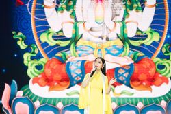 Nghệ sĩ Phương Nga hát 'Quan Âm Mẹ từ bi' chào mừng Đại hội đại biểu Phật giáo toàn quốc
