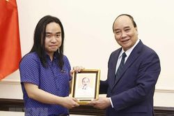 Chủ tịch nước Nguyễn Xuân Phúc gặp tài năng trẻ trong lĩnh vực văn học