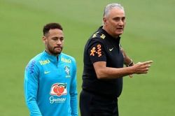 HLV Brazil tin tưởng Neymar và Danilo sớm bình phục