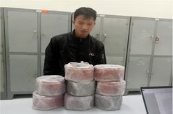 Bắt 2 vụ cất giấu và vận chuyển pháo nổ trái phép