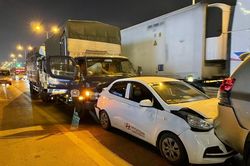Tai nạn liên hoàn giữa 6 ôtô gây ùn tắc kéo dài trên đường Vành đai 3