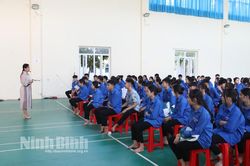 Hơn 100 học sinh Trường THPT Dân tộc nội trú được cung cấp thông tin, kiến thức về sức khỏe sinh sản vị thành niên và thanh niên