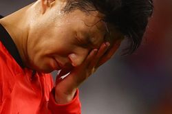 Son Heung-min khóc quá nhiều