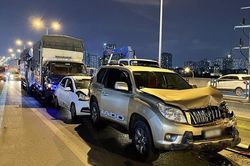 6 xe ô tô tông liên hoàn trên đường Vành đai 3