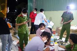 An Giang: Bắt quả tang 2 đối tượng sản xuất thuốc bảo vệ thực vật giả