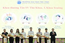 Cô học trò nghèo đỗ thủ khoa ngành Sư phạm Ngữ văn