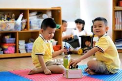 Vì sao phải rèn trẻ đi học đúng giờ?