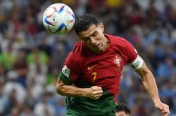 Bằng chứng thép xác định Ronaldo không chạm bóng trong bàn thắng của Bruno Fernandes