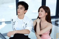 Đáp ứng mong mỏi của fan, Ngô Lỗi – Triệu Lộ Tư chính thức công khai hẹn hò