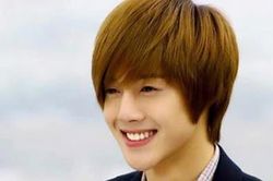 Mỹ nam Vườn sao băng Kim Hyun Joong từ hành hung bạn gái đến quỵt tiền nuôi con