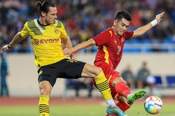 HLV Park Hang Seo phô trương lực lượng trước AFF Cup