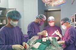Mắc sốt xuất huyết nhưng chủ quan, 2 bệnh nhân chảy máu não nguy kịch