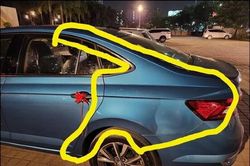 Ô tô mới mua trông khác lạ, khách tự kiểm tra phát hiện ra sự thật bất ngờ