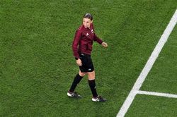 FIFA công bố tổ trọng tài toàn nữ giới đầu tiên trong lịch sử