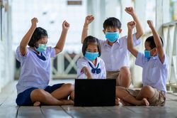 Thái Lan phát miễn phí laptop cho học sinh, sinh viên nghèo