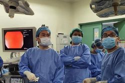 Bác sĩ nước ngoài hành nghề tại Việt Nam phải thi chứng chỉ, thạo tiếng Việt