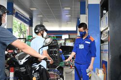 Giá xăng dầu có thể giảm mạnh vào ngày đầu tiên của tháng 12