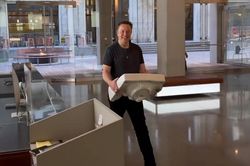 Tài sản của Elon Musk 'bay hơi' 8,6 tỷ USD chỉ trong một ngày