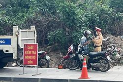 Uống rượu vì cả nể bạn rủ đi ăn sáng, nhiều người 'méo mặt' khi bị thổi nồng độ cồn