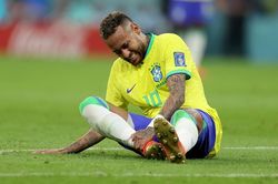 Neymar chấn thương nặng hơn dự kiến, có thể mất World Cup 2022