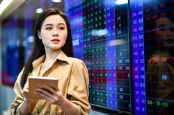 Thanh khoản chứng khoán trở lại mốc tỷ USD