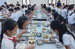 Hà Nội siết chặt an toàn thực phẩm trong trường học
