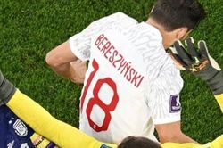 Tranh cãi dữ dội quanh quả phạt đền của Messi ở trận thắng Ba Lan