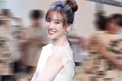 Xuất hiện hình ảnh Hari Won thân thiết với chàng trai lạ trong nhà vệ sinh: Chuyện gì thế này?