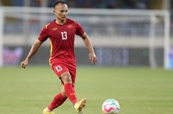 Trọng Hoàng giã từ tuyển Việt Nam sau trận thắng Dortmund: Tạm biệt người không phổi!