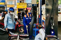 Giá xăng giảm hơn 1.000 đồng/lít
