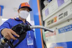 Giá xăng dầu đồng loạt giảm mạnh lần thứ 2 sau 4 lần tăng