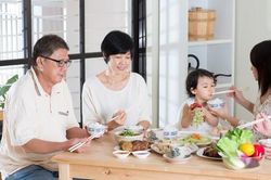 Tuyệt chiêu giúp bé hứng thú hơn khi ăn dặm