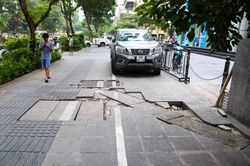 Hà Nội sẽ đánh giá lại chủ trương lát đá vỉa hè