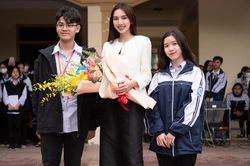 Thùy Tiên được chào đón nồng nhiệt khi đến quê của Quang Linh Vlogs