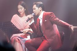 Bạch Công Khanh say sưa hát nhạc tình, nhưng Nam Em lại ôm mặt không nhịn được cười: Chuyện gì đây?