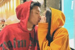 Đoàn Văn Hậu 'khóa môi' bạn gái cực ngọt khiến các fan girl hờn ghen