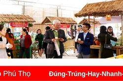 Trưng bày 'Văn hóa - Du lịch - Ẩm thực Đất Tổ'