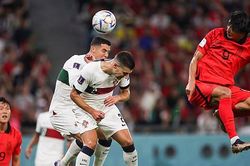 Ronaldo được ca ngợi là... 'người hùng Hàn Quốc'