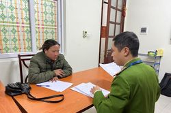 Hà Nội: Xử phạt người phụ nữ bán 80.000 đồng một củ khoai nướng