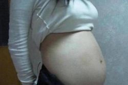 Đưa em gái 16 tuổi đi khám vì chậm kinh, ngỡ ngàng phát hiện đã có thai 5 tuần
