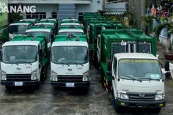 Tiếp nhận 14 xe ép rác thế hệ mới hoạt động trong đô thị