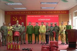 Bàn giao trang thiết bị CNCH cho lực lượng dân phòng