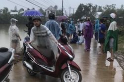 Thừa Thiên Huế: Tìm kiếm 2 cậu cháu mất tích, nghi bị lũ cuốn