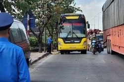 Phạt nặng nhiều xe khách 'bỏ bến chạy dù'
