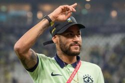 Neymar trở lại tập luyện