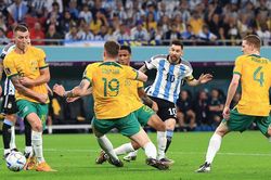 Messi ghi bàn ở trận thứ 1000, vượt Maradona tại World Cup
