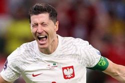HLV Deschamps nhắc nhở học trò phải kèm chặt Lewandowski